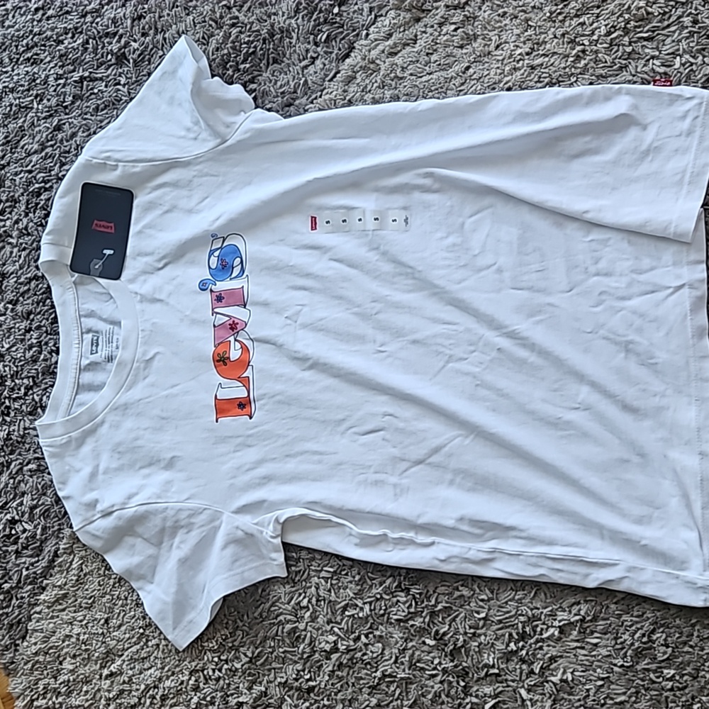 NWT levi tee